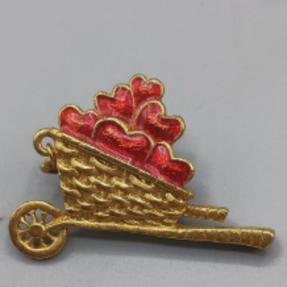 Avon Garden Of Love Lapel Pin - Vintage 1992 Apple Cart Gold Red Heart Brooch - Picture 1 of 4